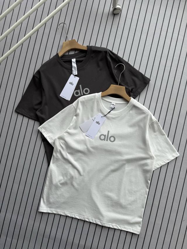Alo新款 Oversize反光宽松情侣短袖 慵懒与潮酷的碰撞爱意与光芒同频明星同款设计，街头潮咖必备，反光大标+亮光小标：胸前反光标识与袖口亮光细节，暗夜中自