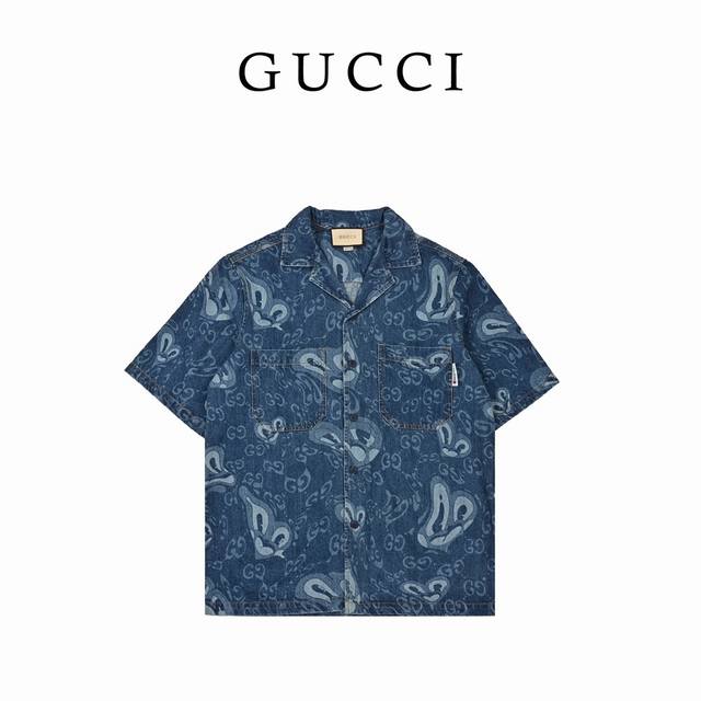 Gucciget It联名趣味涂鸦衬衫牛仔短袖灵感故事源于英国艺术家兼插画家哈蒂.斯图尔特的合作款~这个系列注入了有趣的人物角色，灵感来源于涂鸦炸弹，形状为心型