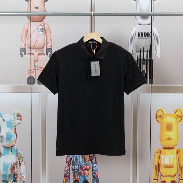 Balenciaga巴黎世家.春夏布匹提花Polo短袖.面料舒适柔软.高端洗水. 作为整个起始设计 实用性高级感满满 随便套上也是日常必备的实用单品.颜色 黑色
