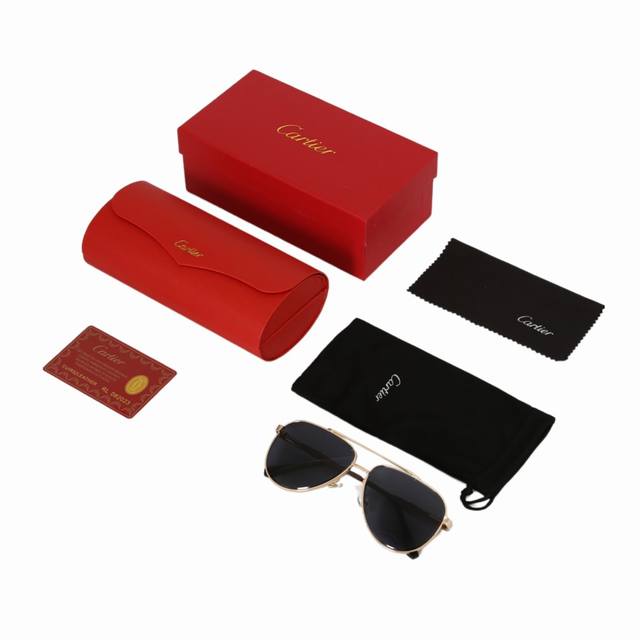 Cartier卡地亚 品牌标识饰面螺丝-金属-飞行员式-太阳眼镜-男女同款情侣款-金色-官网在售价 P40,540Rmb，Santos De Cartier太阳