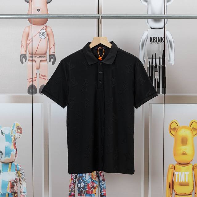 Lv路易春夏新款布匹提花Polo短袖.高品质滑爽纯棉面料，洗水手感，面料舒适柔软，官网同步.还原特殊工艺带来的潮流，定制定染 ，三标齐全 非市场普通版本 随意对