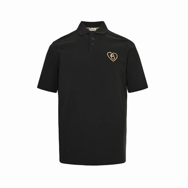 Burberry 巴宝莉 25Ss 心形字母刺绣Polo短袖选用棉质珠地网眼布打造，定制材质260G长绒棉，衣领为双系统提花定织扁机制成，有弹性，不变形，衣服全