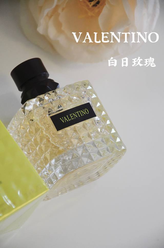 Valentino 白日玫瑰 香水华伦天奴白日玫瑰 Ml 天猫国际防伪可扫发财富贵香！一秒拿捏名媛千金感真的很想喊华门永存华伦天奴的调香师是懂女孩子的～调香是那