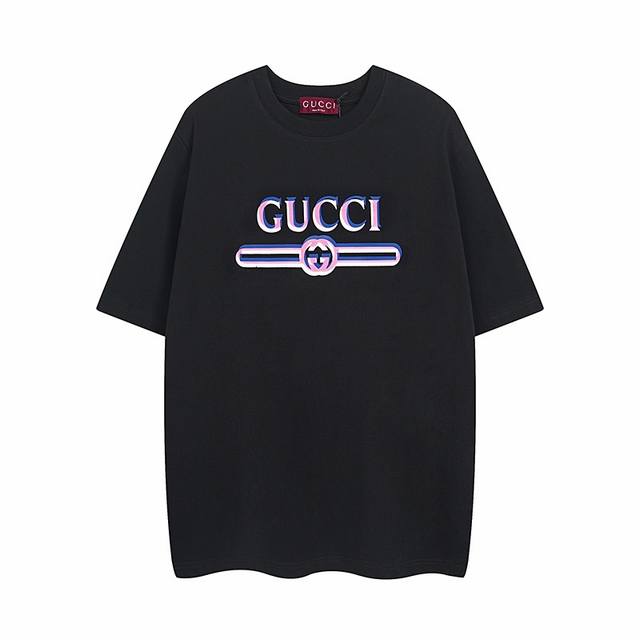 全年有货不下架Gucci古奇 春夏腰带经典印花圆领短袖T恤采用280克双纱精棉，三色重叠呈现幻影效果，衣服偏厚使整体高透气和柔软性，高版本，三标齐全！男女同款采
