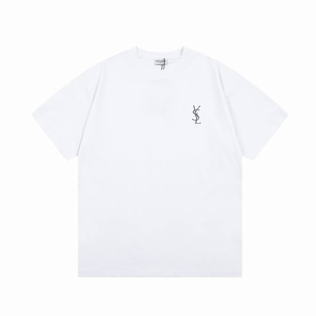 Ysl 圣罗兰 Logo经典 小字母 刺绣标识印花 精致升级，灵感源自八十年代复古原版面料 官方同款 短袖T恤定制260克同缸染面料 手感非常舒服 春夏最新砖柜