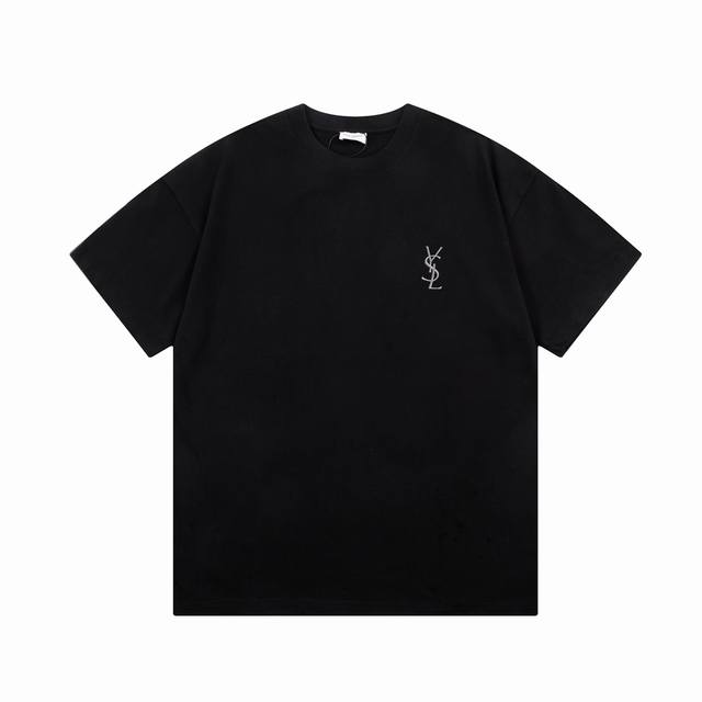 Ysl 圣罗兰 Logo经典 小字母 刺绣标识印花 精致升级，灵感源自八十年代复古原版面料 官方同款 短袖T恤定制260克同缸染面料 手感非常舒服 春夏最新砖柜