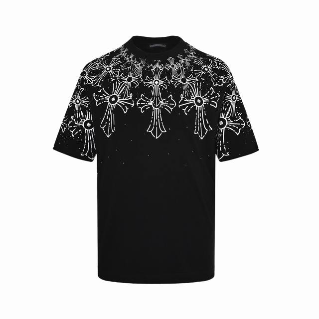 Chrome Hearts 克罗心 25Ss 渐变斑驳十字架印花短袖面料采用280克重精梳棉，定制32支1*1螺纹，成衣两遍水洗处理，面料舒适亲肤无异感，定制定