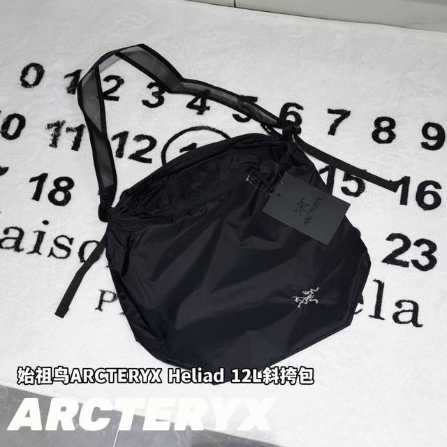 始祖鸟Arcteryx Heliad 12L斜挎包-面料：原版一比一定织定染 D超轻防撕裂尼龙材质，自带防水涂层，密度高，韧性好。自重超轻，只有 G不到。-辅料