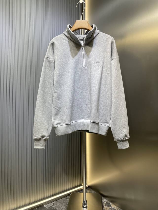 Dior 顶级原单 刺绣Cd标志Polo拉链卫衣面料：采用380克毛圈抓绒面料，面料采用长纱匹马棉原版定制花灰色。面料：螺纹采用2*2双纱螺纹，螺纹纯纱线织成，