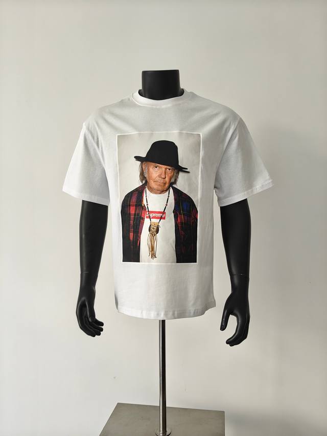 Supreme 25Ss Neil Young Tee尼尔杨摇滚音乐教父联名 人物相片图案Logo印花美潮复古高街宽松情侣短袖T恤 男女同款 #爆款强势登陆 一