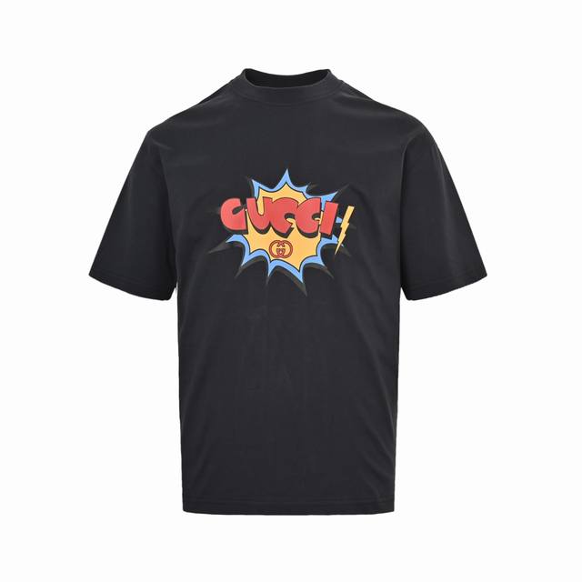 Gucci 古驰 25Ss 爆炸字母印花短袖2025 Gucc-卡通爆炸Logo印花T恤。童真电流击穿高级时装的结界。当卡通闪电劈开百年老牌的金色枷锁，Gucc
