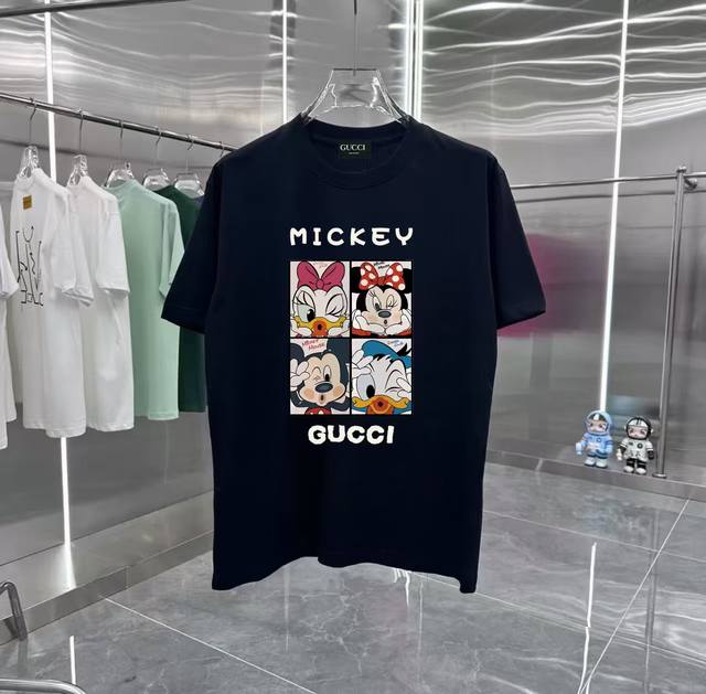Gucci 米奇系列 专柜款复古情侣 印花短袖T落肩袖重磅2 G精梳棉材质 透气舒适 进口外贸级专柜印花，随意搓洗不褪色不变形。 情侣款 男女同款哦