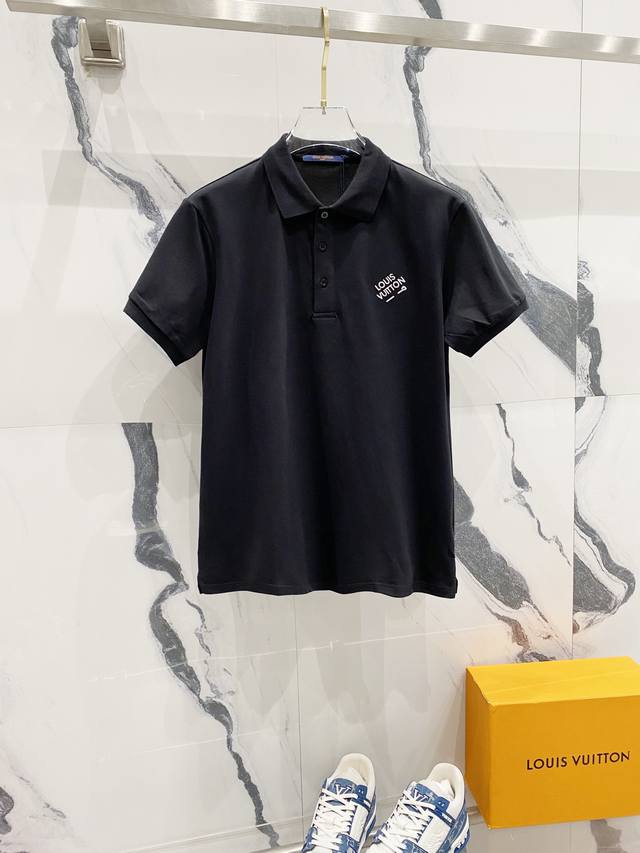 Louis Vuitton 路易威登 翻领Polo衫小标刺绣字母Logo别针标识官方同步 商务首选时尚个性 百搭潮流纯原品质 原版面料吊牌 领标 水洗麦 三标齐