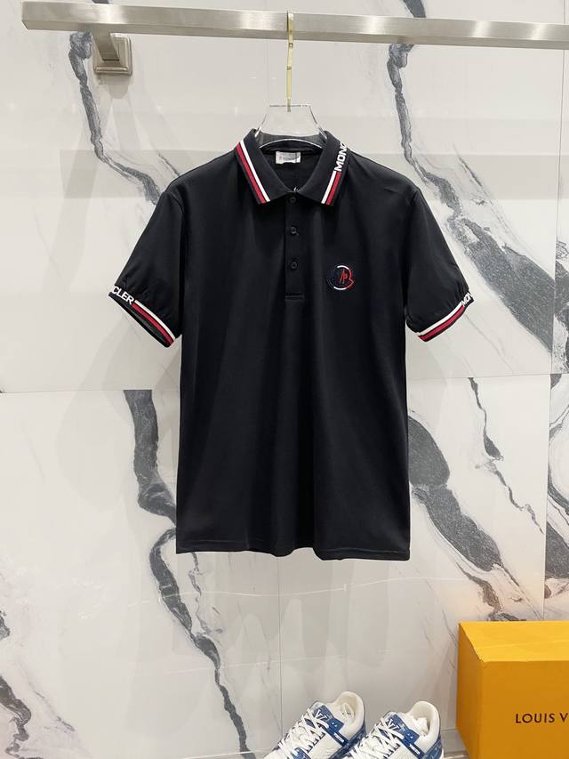 Moncler 蒙口 翻领Polo衫字母编织领口刺绣Logo小标官方同步 商务首选时尚个性 百搭潮流纯原品质 原版面料吊牌 领标 水洗麦 三标齐全颜色: 黑色.