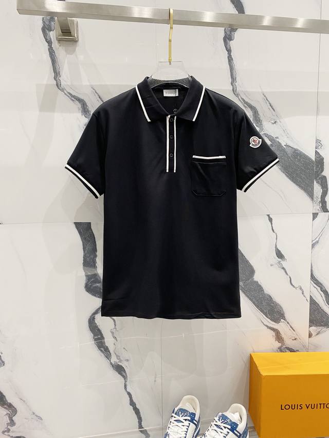Moncler 蒙口 翻领Polo衫撞色线条口袋徽章小Logo标识官方同步 商务首选时尚个性 百搭潮流纯原品质 原版面料吊牌 领标 水洗麦 三标齐全颜色: 黑色
