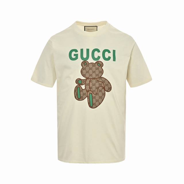 Gucci 古驰 老花贴布小熊刺绣短袖定织克重230针织棉，21支有机麻棉混纺面料，原身布切捆条做罗纹，原版定染颜色，采用进口田岛刺绣3D立体1.1定位，打底防
