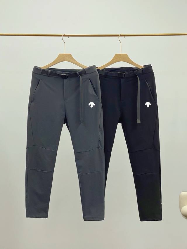 迪桑特长裤户外专业户外装备的核心，从来都是功能性与造型感的完美平衡。这款迪桑特同款户外长裤，从面料到剪裁都藏着对户外场景的深度考量，让你在山野间自由穿梭，亦能轻