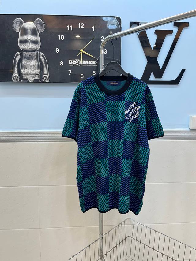 款号168Louis Vuitton Lv 路易威登棋盘格丝针织短袖 轻奢主义 男女日常通勤穿搭必备单品正确版本欢迎对比详细特征 高粘棉材质毛织，高支棉加入，干