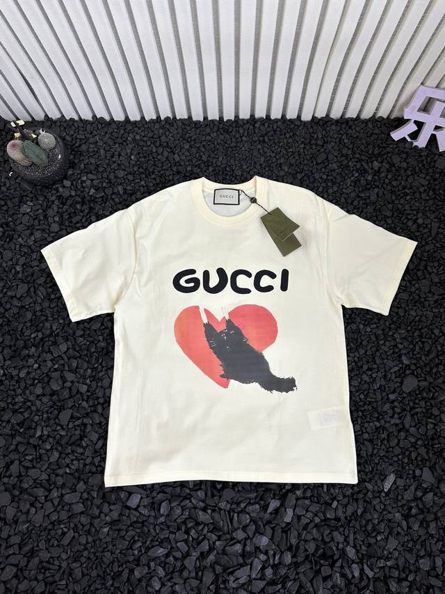 Gucci 古驰 夏季新款纯色高街胸前卡通爱心小猫涂鸦印花潮流休闲个性通勤圆领短袖T恤 男女同款 纯棉T恤短袖上衣透气户外运动登山徒步通勤，久洗轻薄透气抗皱免烫