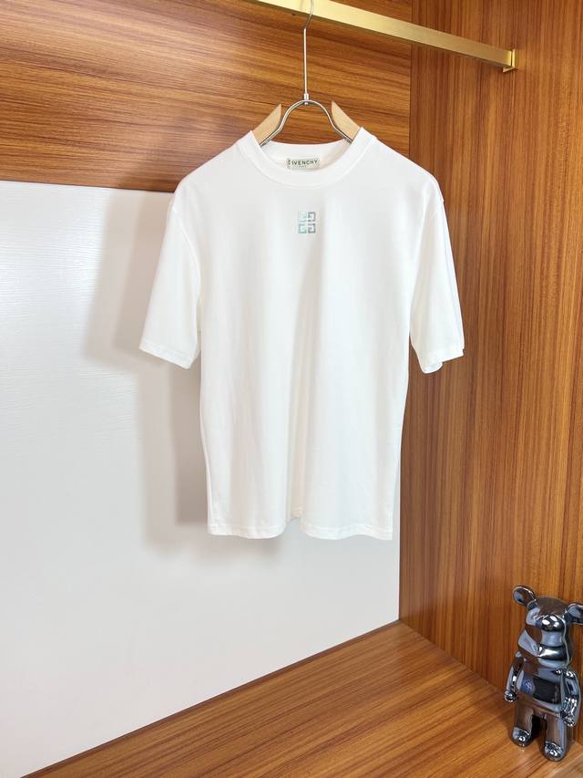 Give 纪梵‘’2025春夏新品 三标齐全 丝光棉短袖T恤 好货不用过多介绍 看细节 专柜码数：M-Xxxl 175 140建议L
