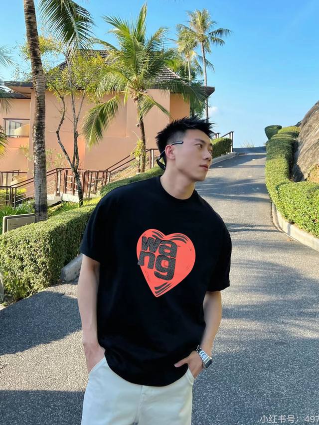Alexa*Wang25S新款亚历山大王圆领T恤.潮牌T恤！男女同款～不同工艺呈现不一样的视觉感受，压花大Wang，层层有玄机.非常帅的轮廓将纽约式的率性不羁融