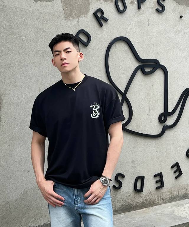 短袖 短裤 Bbr*巴宝-莉2025S新品短袖T恤，宽松版型男女同款！新款造型立体植绒工艺.帅气时尚，简约百搭款。先用 G新品纯棉面料. 顶级元素融合打造，面料