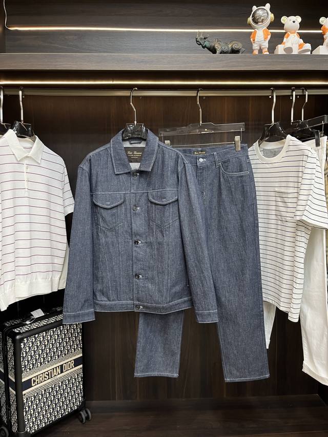 主推衣服 裤子 Gucci 25新款宽松版型牛仔衬衫，这款是Gucc 焕新演绎丹宁服饰，以含蓄内敛的细节为日常造型平添魅力。这款宽松版型衬衫以认证棉质丹宁面料匠