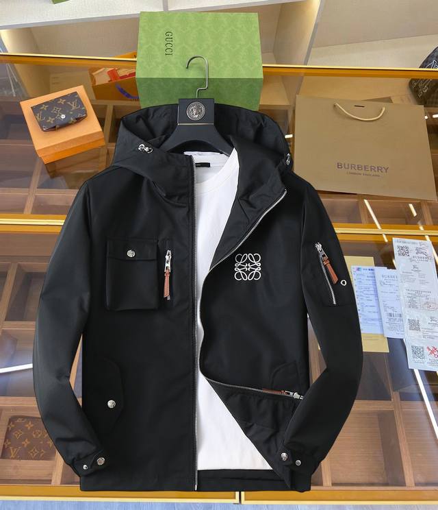 罗意威 官网同款，三标齐全，提前发售 2025Ss春季新款男士夹克外套，原单三标齐全高端版本 专柜定制面料 透气舒适度高，细节无可挑剔，品牌元素设计理念，体现高