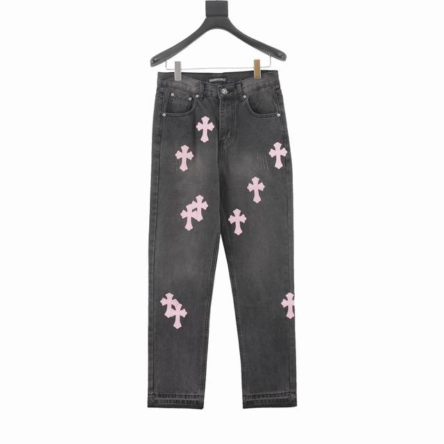 款号Y829Chromehearts 克罗心 经典皮标十字架牛仔长裤成裤后做重度酵素石磨漂洗，每条水洗均有所不同，重度水洗工艺，暗藏玄机的细节非常多，这次主推的