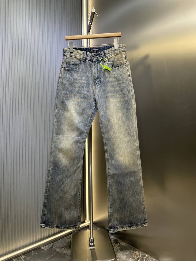 Balenciaga 顶级原单 巴黎世家2025新款洗水做旧竹节情侣款水洗宽松微喇牛仔裤 不同水洗质感的款式，对腿细腿粗人士十分友好，微喇宽松的版型十分修饰腿型