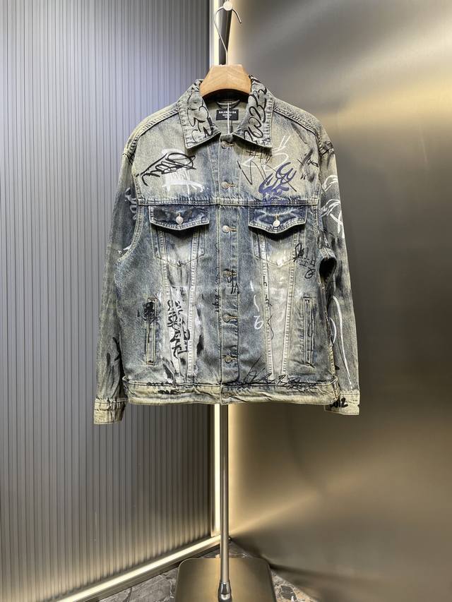 Balenciaga 顶级原单 巴黎世家 2025Ss涂鸦手绘趣味牛仔外套轻奢主义 男女日常通勤穿搭必备单品 正确版本 随意对比 涂鸦手绘印花 红外线定位裁剪