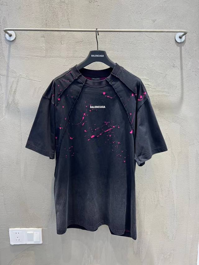 262# Balenciaga巴黎世家重工水洗烧化废土风巴黎字母刺绣拼接短袖T恤.280克双纱32支精梳棉.手感柔软垂感.短袖版型宽松中长款轮廓型，Polo概念