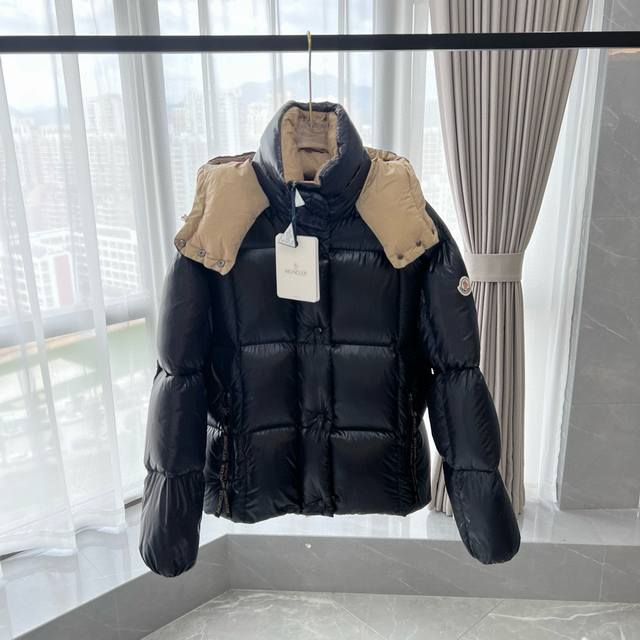特价 不退换 0码 ｜蒙口 盟可睐Parana宋茜同款 短款面包羽绒服产品配色：黑色，奶白，灰色尺码: 0码，1码，2码，3码，4码描述：Parana羽绒夹克以