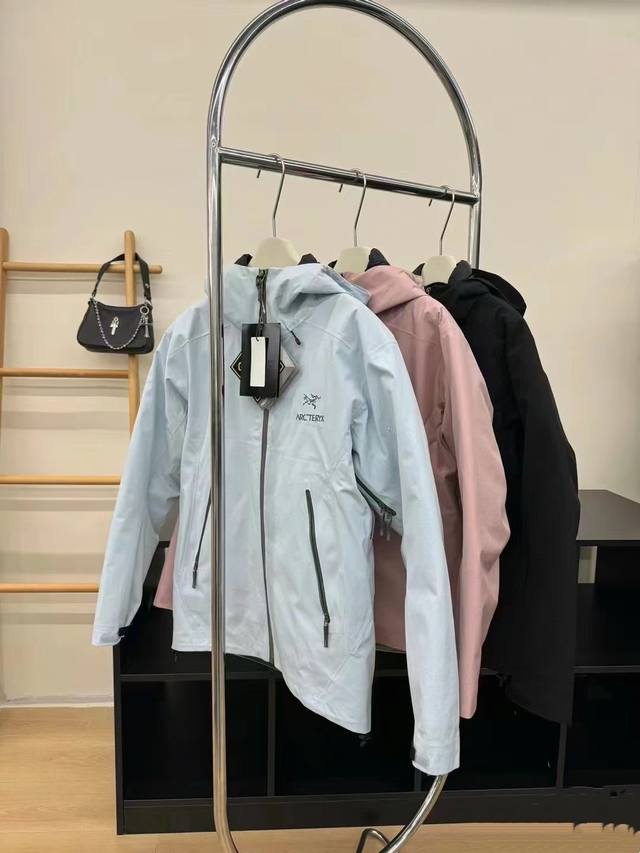 颜色：黑 以太蓝 粉色粉色尺码S～Xxl黑色 以太蓝尺码S～3Xl尺码：S M L Xl Xxl 3Xl今年鸟家王炸款三合一冲锋衣羽绒服了来了！一衣三穿！内胆带