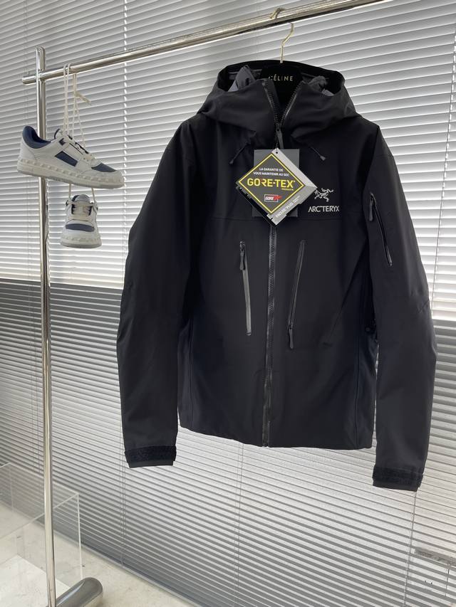 鸟家 Alpha系列 Sv第六代 救援反射器 Lt Gore-Tex 户外防水透气连帽三合一羽绒硬壳冲锋衣尺码：S-3Xl颜色：黑金，黑银，水泥白，幽雾绿 前衣
