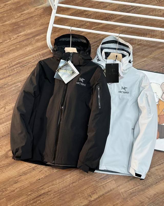 鸟家三合一活里活面可拆卸羽绒服冲锋衣黑 以太蓝尺码：S M L Xl Xxl 3Xl今年鸟家王炸款三合一冲锋衣羽绒服了来了！一衣三穿！内胆带Logo轻薄户外级羽