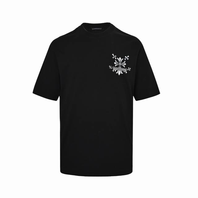 Chrome Hearts 克罗心 25Ss 梵文十字架做旧印花短袖面料采用280克重精梳棉，定制32支1*1螺纹，成衣两遍水洗处理，面料舒适亲肤无异感，定制定