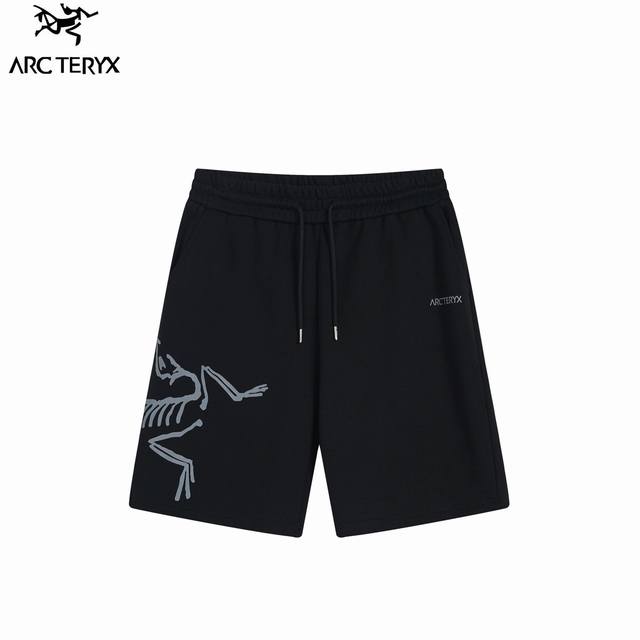 Arc'teryx 始祖鸟 24Fw经典大Logo短裤 经典Logo 创意印花 采用360G纯棉面料 高端品质 简约时尚百搭颜色：黑 白码数：Xs-L