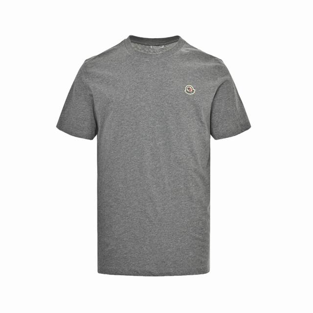 Moncler 蒙口 25Ss 经典胸口小标短袖采用32S双纱平纹 配32S双纱1×1螺纹 260克重 螺纹同染无色差 经典小标刺绣 后领双层走线针车牢固紧实