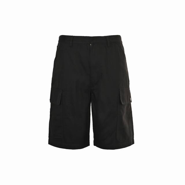Prada 普拉达 25Ss 口袋三角标工装短裤定制天然粗斜纹舒绒棉料,采用进口专机红外线定位“Prada三角标” 位置更为精准,模版机开袋 预设的模板来指导开