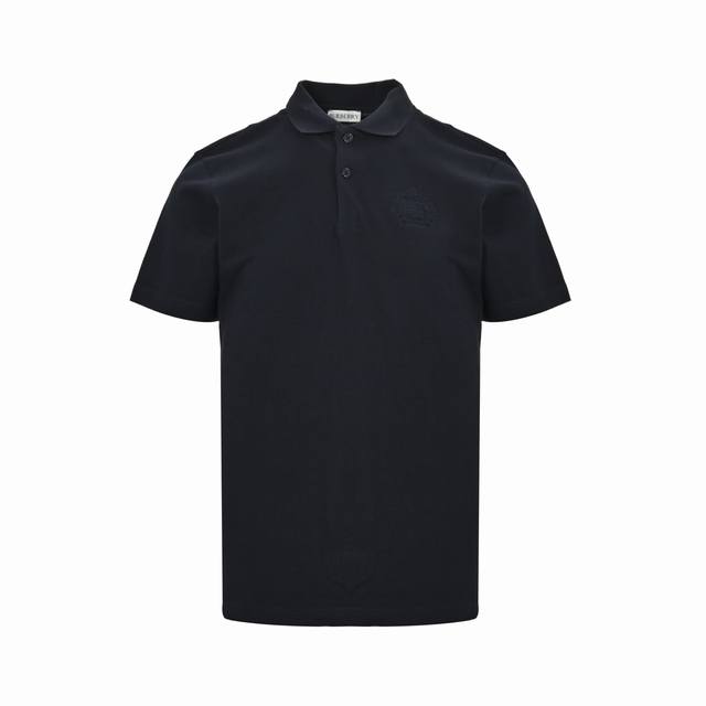 Burberry 巴宝莉 25Ss 麦穗战马刺绣Polo短袖 藏蓝 选用珠地网眼布棉质面料打造，运用双罗纹针织工艺形成凹凸交替的蜂巢状立体纹理，表面分布细密的网