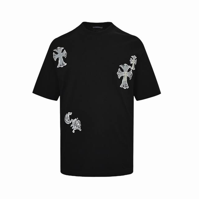 Chrome Hearts 克罗心 25Ss 十字架印花短袖面料采用280克重精梳棉，定制32支1*1螺纹，成衣两遍水洗处理，面料舒适亲肤无异感，定制定染面料，