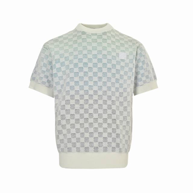 Louis Vuitton 路易威登 25Ss 棋盘格渐变针织短袖驴家 25Ss新款棉质短袖套头衫依托提花网格针织工艺焕新 Damier 图案，令雅致色调呈现渐
