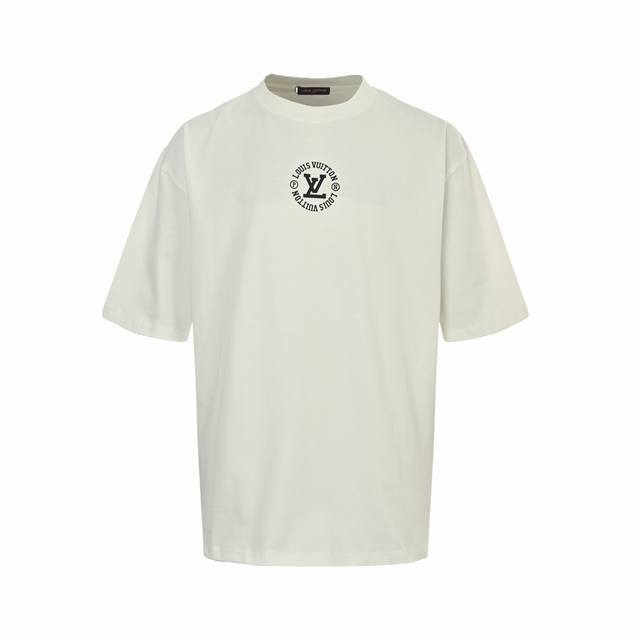 Louis Vuitton 路易威登 25Ss 圆圈字母印花短袖面料采用定制280G 33支特滑双股精棉平纹高密无尘全棉布料。前幅高密度加厚，走线平整，代工品质