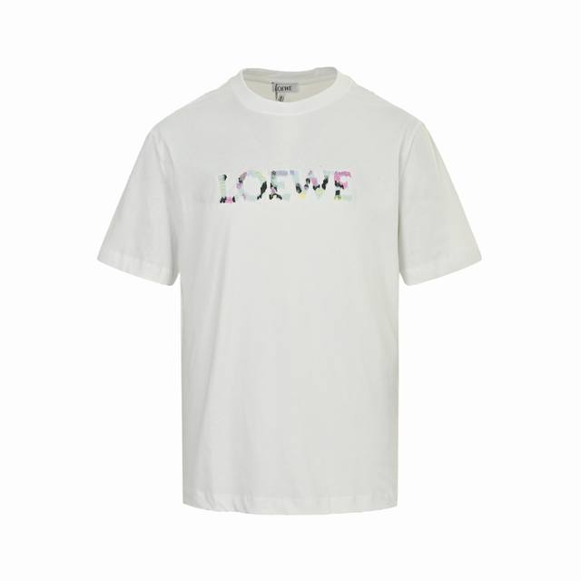 Loewe 罗意威 25Ss Loe渐变字母刺绣短袖购入原版开发轻质纯棉紧密棉面料，采用24S特纺织紧密棉185G，搭配32S1X1拉架螺纹220G，由于采用了