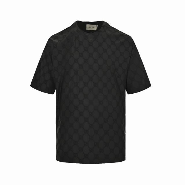 Gucci 古驰 24Ss 满印双G提花短袖描绘全幅经典 双G提花图案，极具辨识度 相当高端有档次，人群中一眼脱颖而出 高级感 稀有精品渠道高级宽松休闲T，巨酷