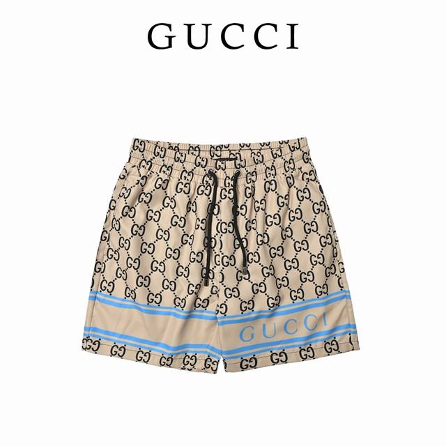 Gucci 古驰 双G字母沙滩短裤这短裤套装出自Gucci Lido系列，设计灵感源自意大利海岸的夏日风情和海滩俱乐部。匠心呈献日常服饰和晚装造型。中央巧妙融入