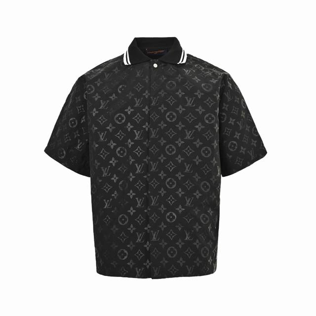 Louis Vuitton 路易威登 25Ss 老花波纹提花套装短袖衬衫Lv新款短袖衬衫取材细腻桑蚕丝，依托精湛提花工艺描绘波纹效果 Monogram 图案。条