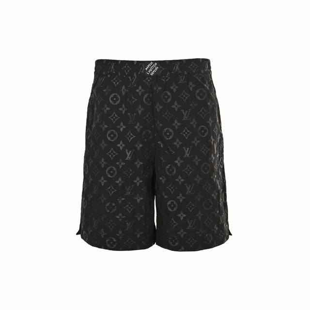 Louis Vuitton 路易威登 25Ss 老花波纹提花套装短裤Lv新款桑蚕丝短裤以 Monogram 提花呈现莹亮波纹质感，再为两侧裤腿点缀针织饰带，可与