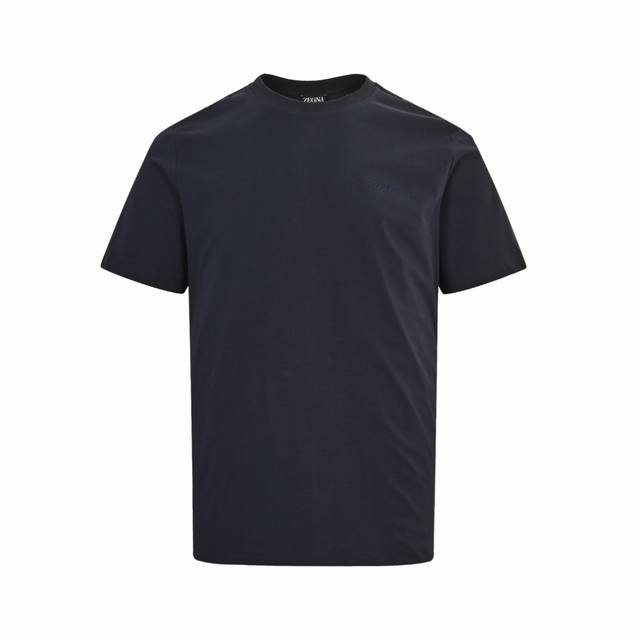 Zegna 杰尼亚 25Ss 刺绣小标纯色短袖Zegna男士T恤，简约纯色设计，经典圆领适配多元风格。优质面料，触感柔软亲肤，舒适透气。精致品牌标识点缀，彰显低